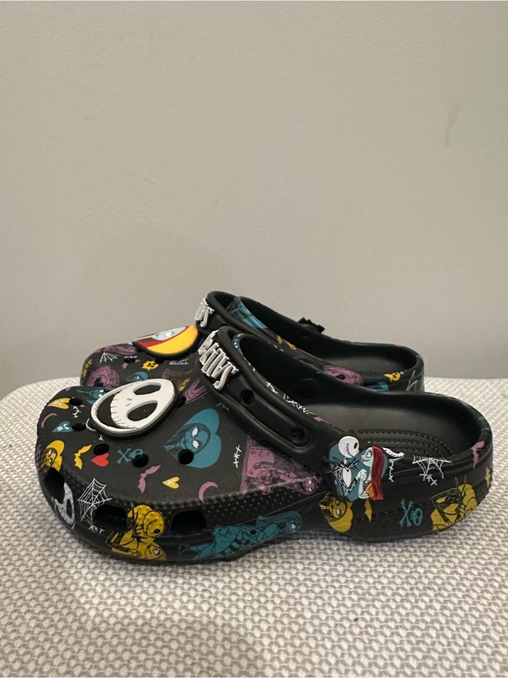 Tim Burton's The Nightmare Before Christmas Jack & Sally Classic Clog Kids J3 - Picture 2 of 4